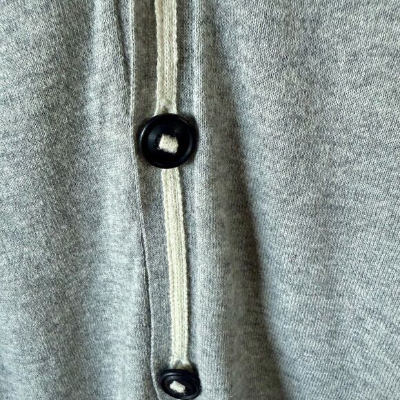 Club Monaco Cashmere Blend Sleeveless Cardigan Vest - Picture 4 of 8